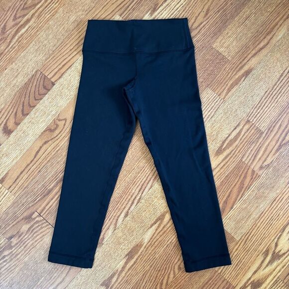 LuLuLemon Wunder Under Reversible Capri Leggings, Sz 2 - Picture 2 of 4